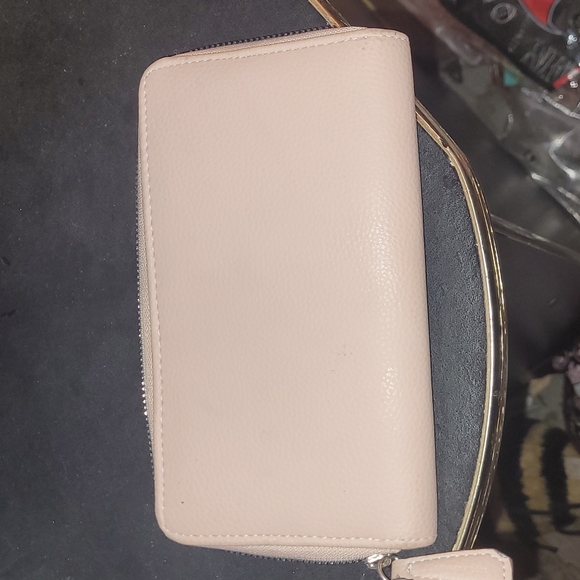 Nwot Kenneth Cole Reaction wallet - Picture 2 of 3